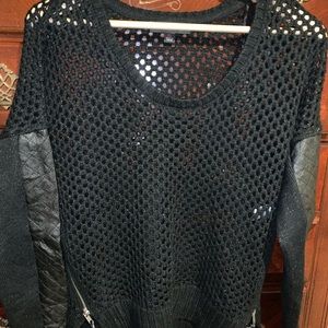 Rock and Republic Black Swtr w/Leather Sleeve xL